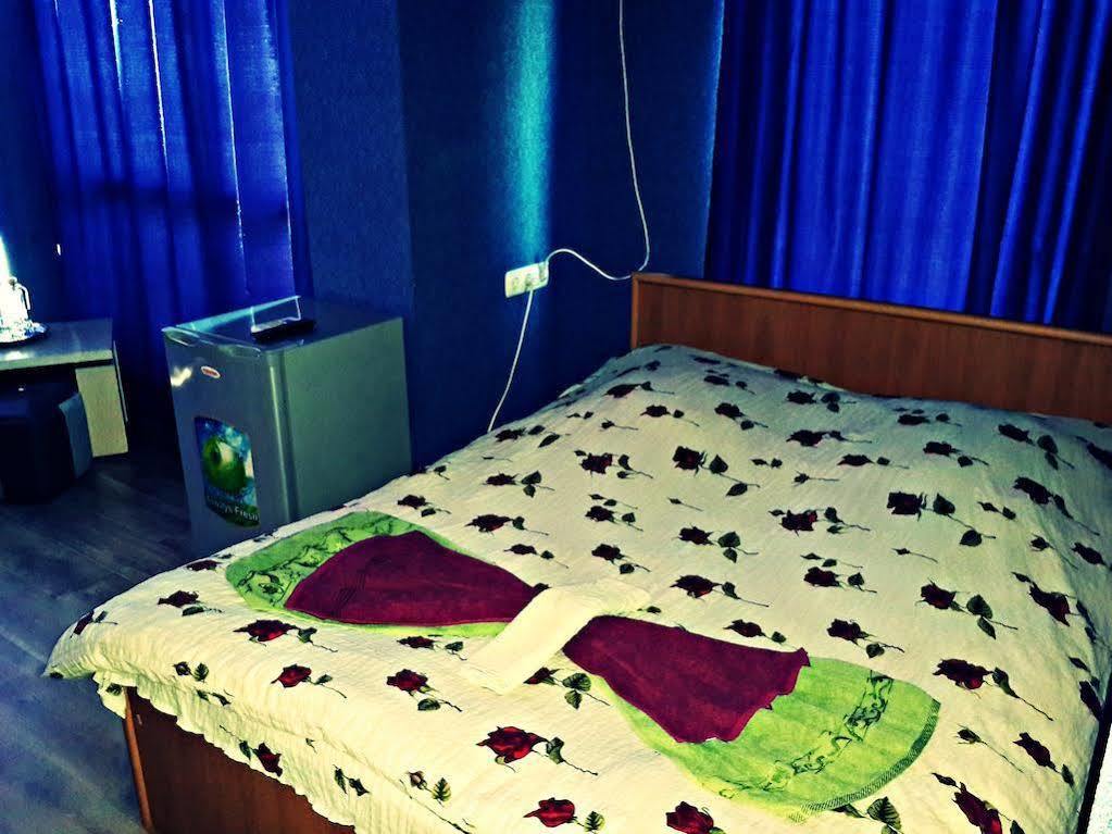 Visit Hotel Tbilisi Buitenkant foto