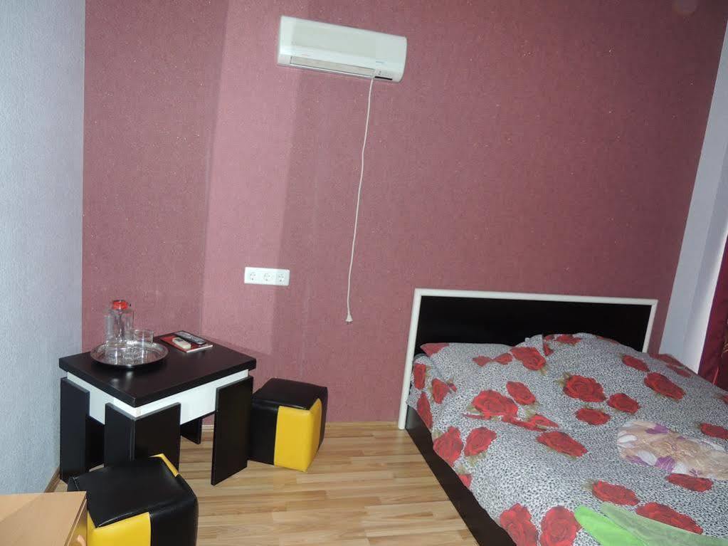 Visit Hotel Tbilisi Buitenkant foto