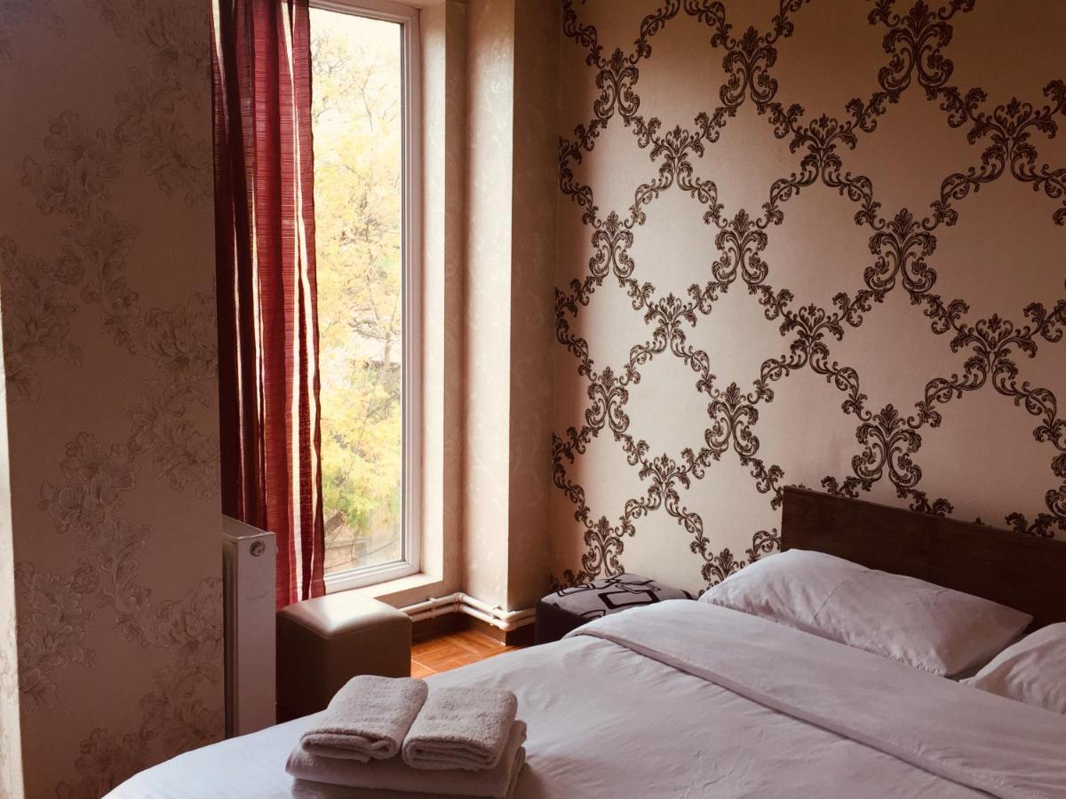 Visit Hotel Tbilisi Buitenkant foto